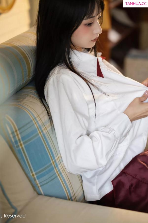   [XiuRen]高清写真图 2025.04.29 No.10215 茂木希子 性感红裙第52张图片